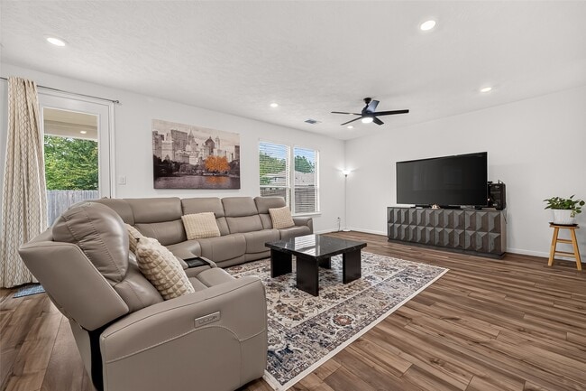 Building Photo - 27571 Bello Bend Ln