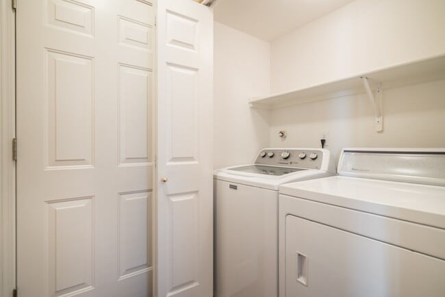 Building Photo - Quaint Carman Ridge Home in Lake Oswego