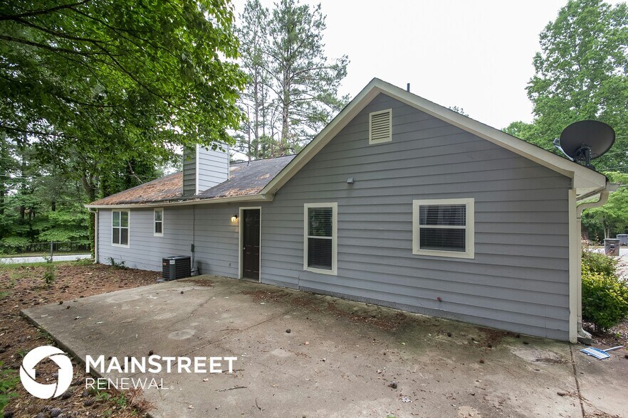 Building Photo - 7685 Mountain Creek Way