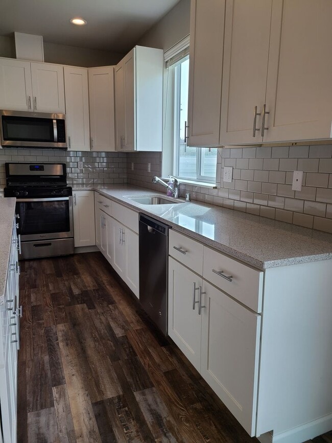 Building Photo - Yelm Creek Estates, 4 Bedroom, 2.75 Bathroom with Den