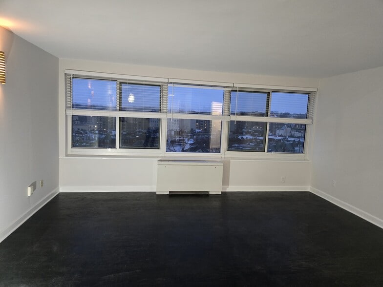 Building Photo - 1330 New Hampshire Ave NW