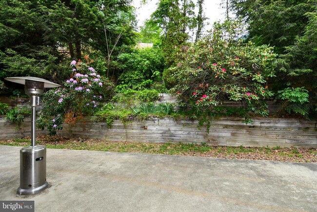 Building Photo - 2062 Farragut Dr