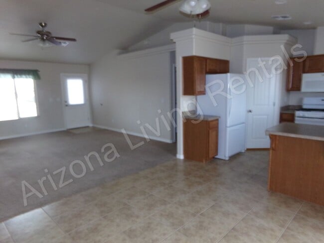 Building Photo - SUPER CLEAN 4 BEDROOM HOME