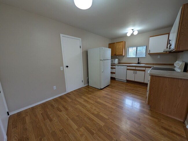 Building Photo - 1 Bedroom Pet-Friendly Casita (Plus Bonus Spaces!)