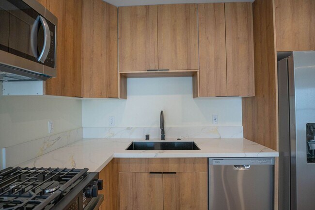 Building Photo - 1038 Westmoreland Ave