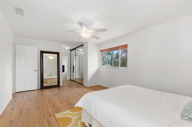 Building Photo - 3150 Avenida Topanga