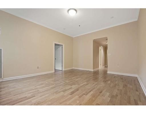 Building Photo - 416 Marlborough St