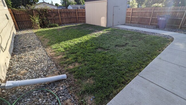 Building Photo - Spacious 6-Bedroom Home in Desirable Rocky...