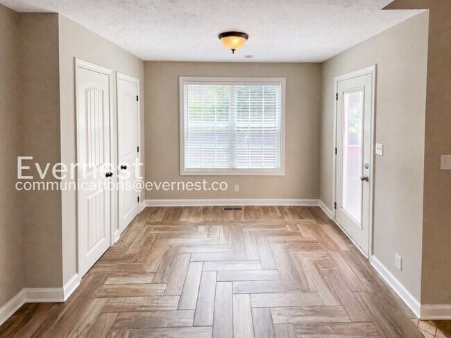 Building Photo - Limited Time Special Offer / 3 Bed, 2 Bath Home with Garage / Pet-Friendly / Vouchers Accepted / ...