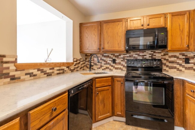 Building Photo - 85 N Main St