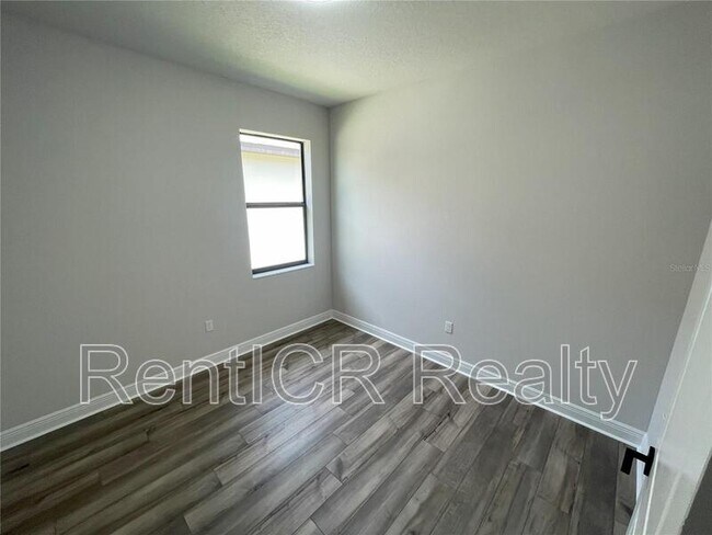 Building Photo - 1437 N River Cir