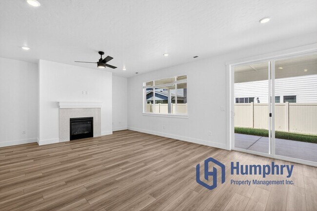 Building Photo - Beautiful home minutes from Costco