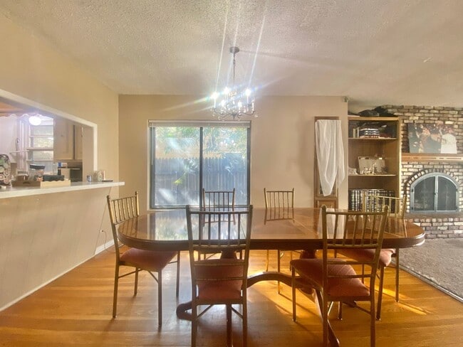 Building Photo - 3 bed and 2 bath Now Available in Tech Terrace