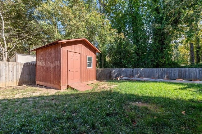 Building Photo - 1931 Gregory Run NE