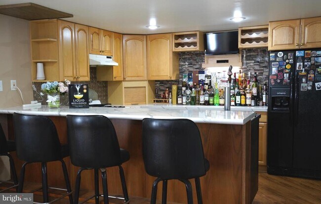 Building Photo - 17 Davis Ave