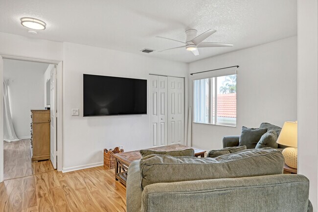 Building Photo - 6074 Las Colinas Cir