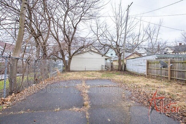 Building Photo - 2045 W 89th St