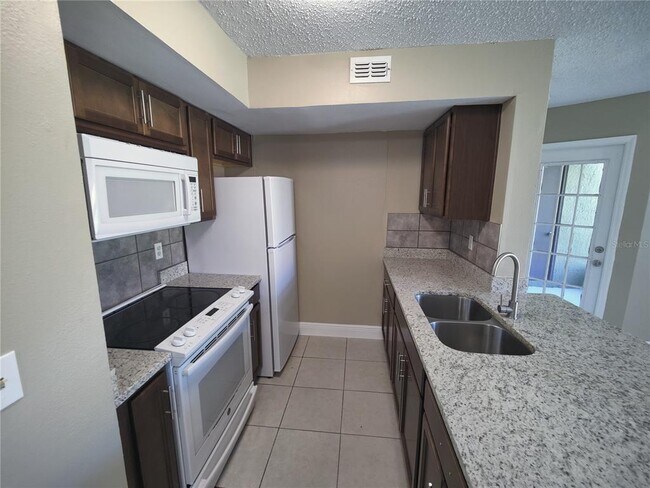 Building Photo - 445 Fountainhead Cir