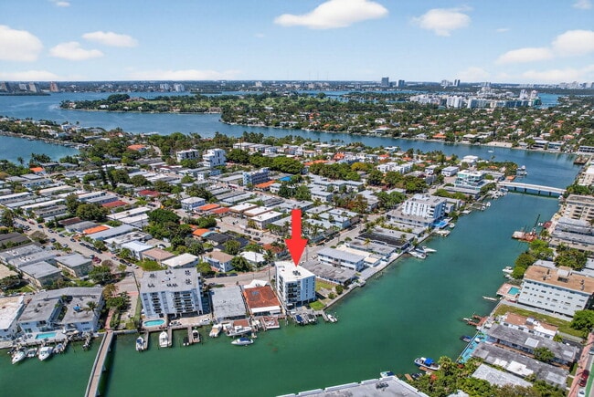 Building Photo - 8125 Crespi Blvd