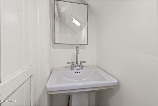 Building Photo - 234 Osborne Rd