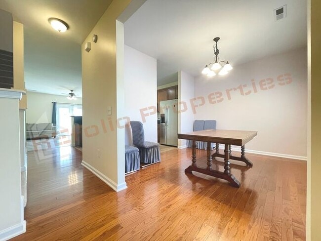 Building Photo - Comfortable 3-Bedroom Townhouse w/2 Assign...