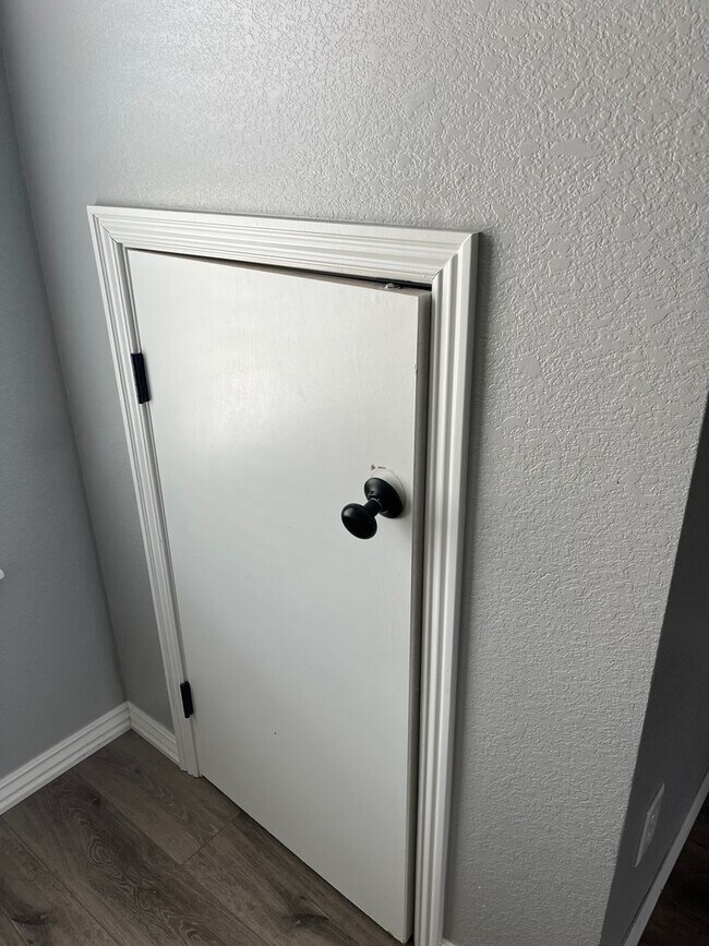 Building Photo - COX-NORTHRIDGE DRIVE TOWNHOMES