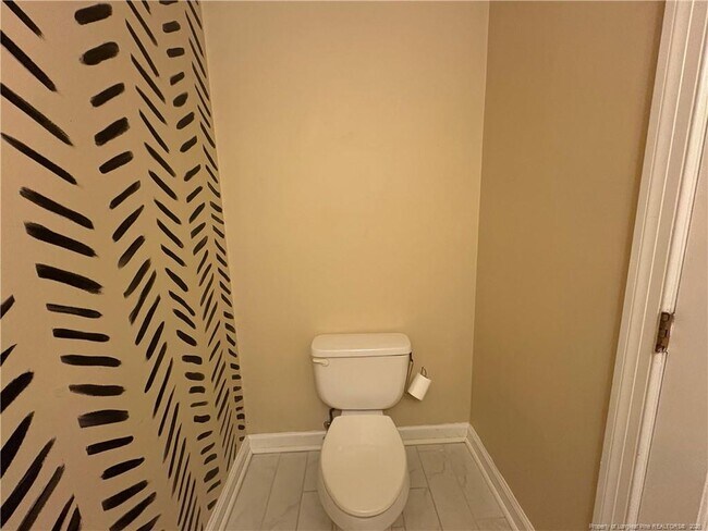 Building Photo - 405 Bannerman Pl