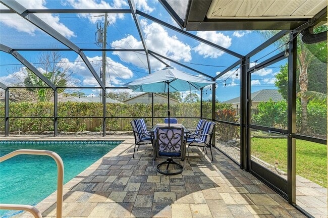 Building Photo - 1307 Primrose Rd