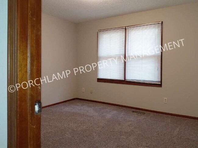 Building Photo - 3142 Kalamazoo Ave SE