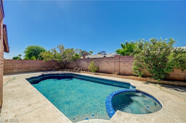 Building Photo - 6813 W Greydawn Dr