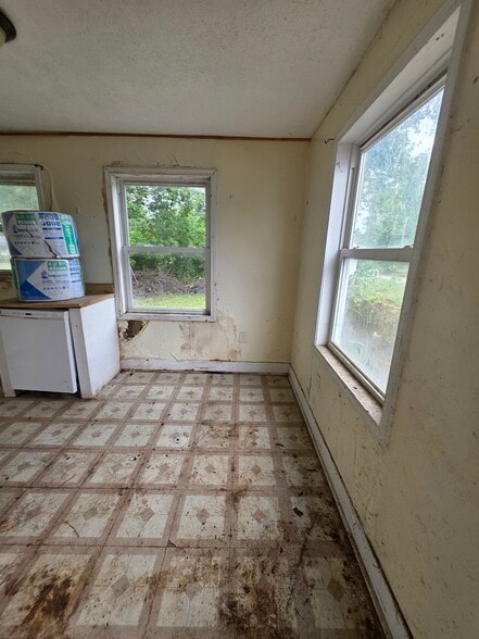 Building Photo - 1311 E Garfield Ave