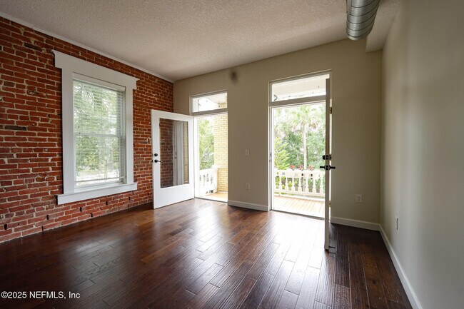 Building Photo - 115 W 2nd St