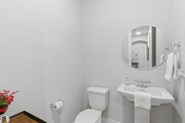 Building Photo - 2225 Elm Pl