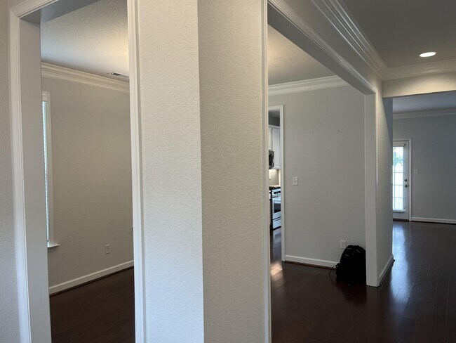 Building Photo - 139 Wineberry Wy