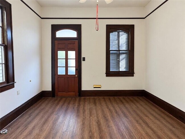 Building Photo - 2307 Chartres St