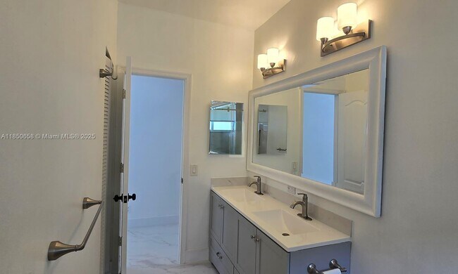 Building Photo - 1506 Lantana Ct