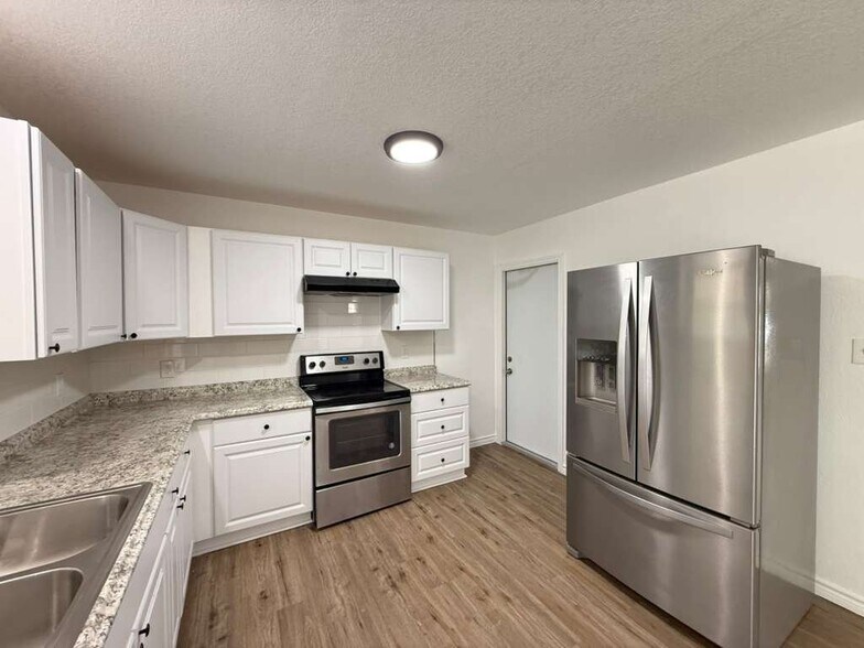 Building Photo - 206 Covina Ave