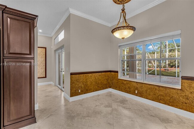 Building Photo - 949 Tanglewood Cir