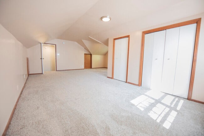 Building Photo - 5976 Hodgman Dr