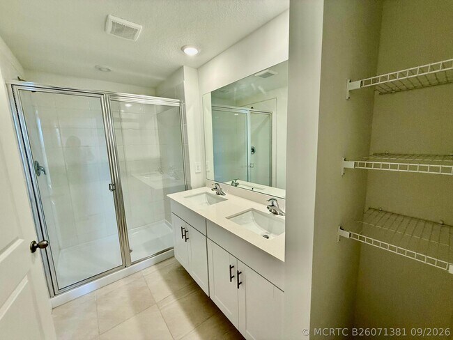 Building Photo - 655 Salisbury Cir