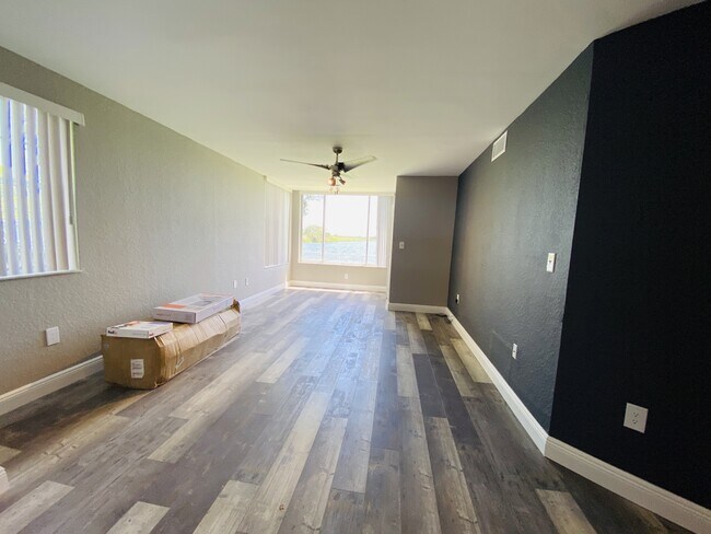 Building Photo - 2871 N Oakland Forest Dr