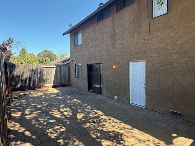 Building Photo - 3-Bed / 2.5 Bath Home in Quiet Benicia Hil...