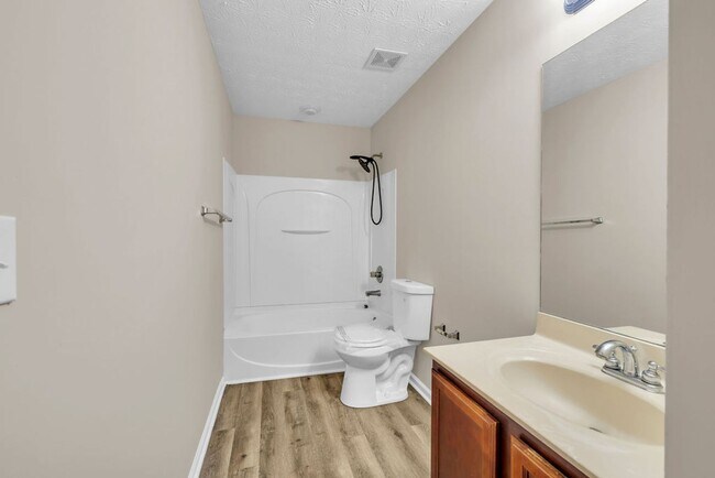 Building Photo - PRICE DROP!!! 3 BEDROOM 2.5 BATH SOUTH FULTON HOME!!