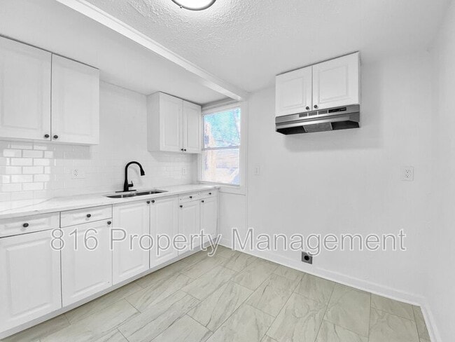 Building Photo - 4802 Locust Ave