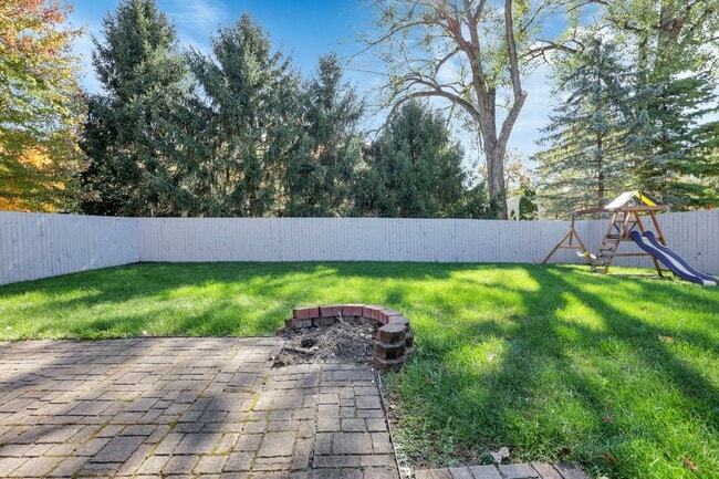 Building Photo - 5399 Thornburg Ct