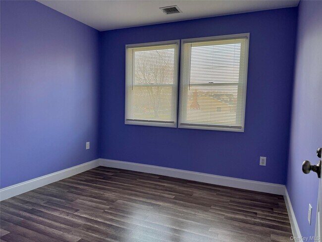 Building Photo - 2 Lafayette Dr