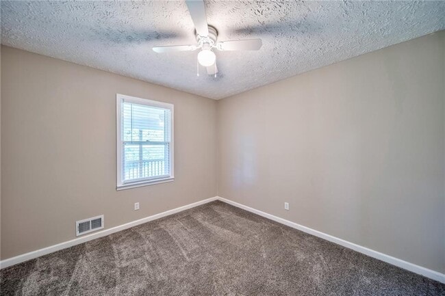 Building Photo - 216 Cedar Valley Ct