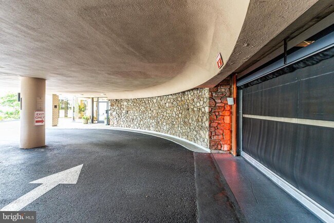 Building Photo - 4242 East-West Hwy