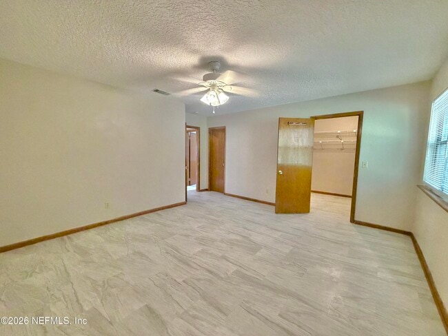 Building Photo - 3990 Clearwater Ln