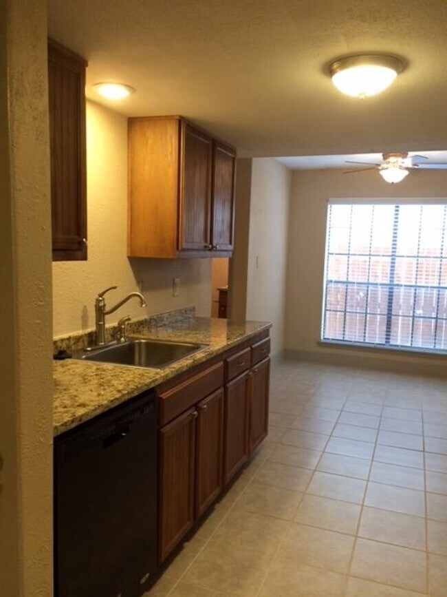 Building Photo - Frisco - 3/2 half duplex, 2-story, 2-car g...
